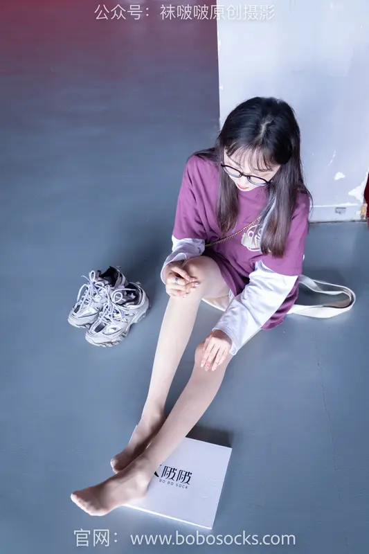 [BoBoSocks袜啵啵]积分限定作品 NO.010 稚予-巴黎世家运动鞋、白棉袜、肉丝 - BoBoSocks袜啵啵